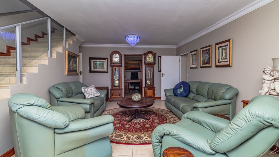 5 Bedroom Property for Sale in Village On Sea Western Cape